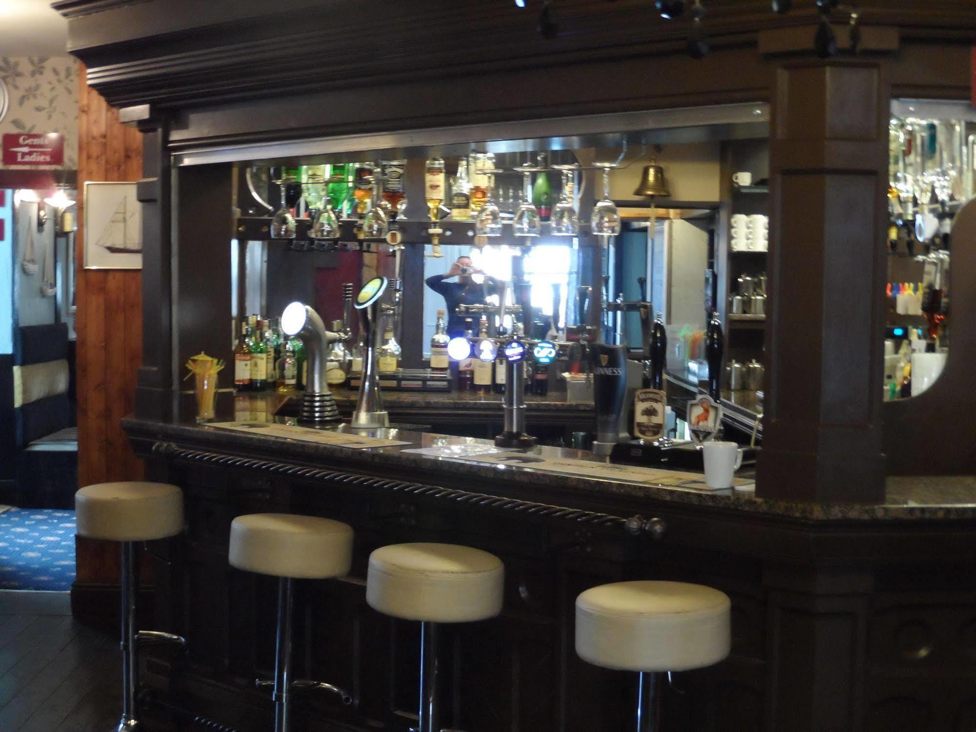 אלנמות' Schooner Hotel מראה חיצוני תמונה